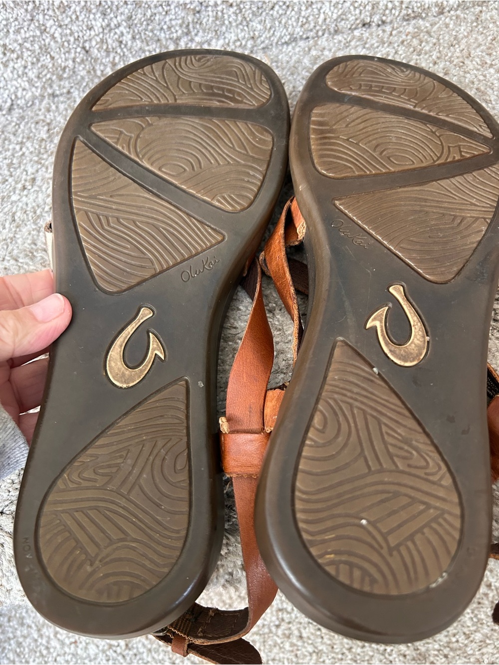 Olukai Upena Leather and Metallic Strappy Beach Sandals. Vacation. Comfort. SZ10 - Picture 8 of 10